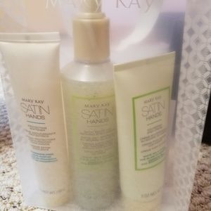 Mary Kay Satin Hands 3 piece set